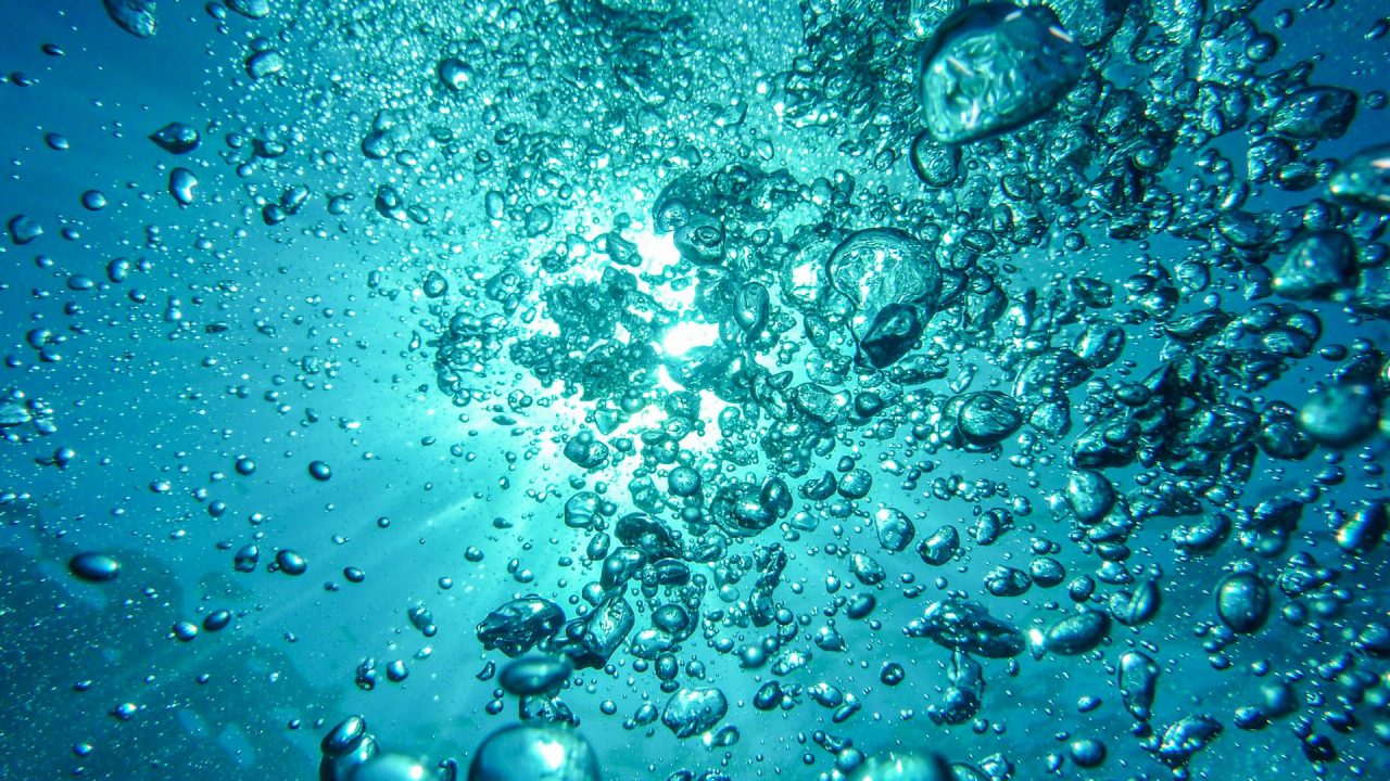 https://www.cbdguideaustria.com/wp-content/uploads/2019/03/cbd-wasser-cbdguideaustria-1280x720.jpg